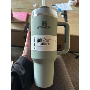 NWT THE QUENCHER H2.0 FLOWSTATE™ TUMBLER (SOFT MATTE) | 40 OZ